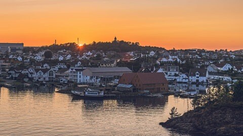 Sonnenuntergang über der alten Stadt Stavanger in Norwegen (Foto: IMAGO, Cavan Images)