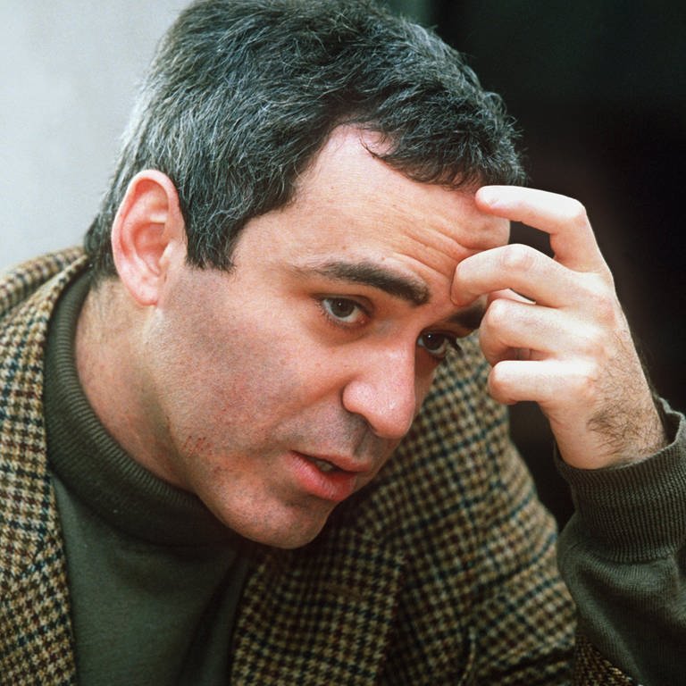 Der russische Schachweltmeister Garri Kasparow, aufgenommen im März 1999. (Foto: picture-alliance / Reportdienste, picture-alliance / dpa | Tass)