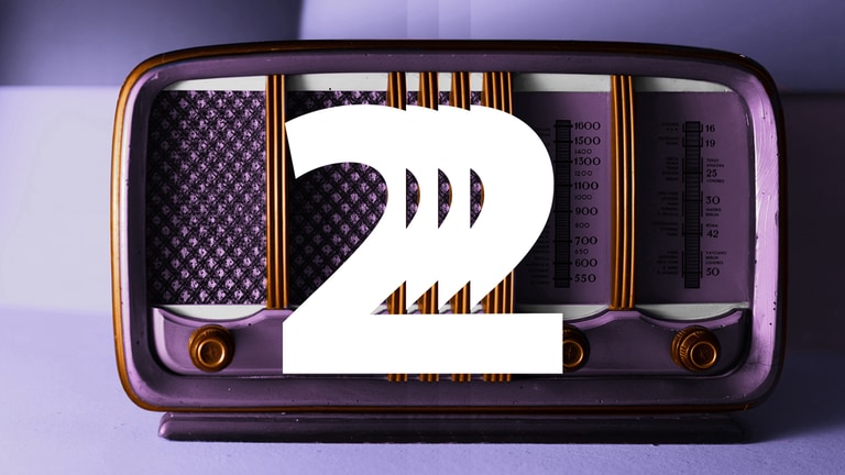 Ein altes Radio (Foto: IMAGO, IMAGO / Westend61)