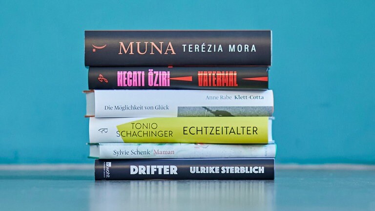Deutscher Buchpreis 2023: Die nominierten sechs Bücher der Shortlist (Foto: Pressestelle, Deutscher Buchpreis / Christof Jakob)