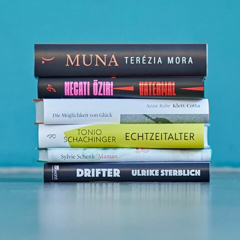 Deutscher Buchpreis 2023: Die nominierten sechs Bücher der Shortlist (Foto: Pressestelle, Deutscher Buchpreis / Christof Jakob)