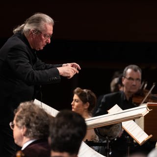 Sylvain Cambreling dirigiert das SWR Symphonieorchester (Foto: SWR, Ralf Brunner)