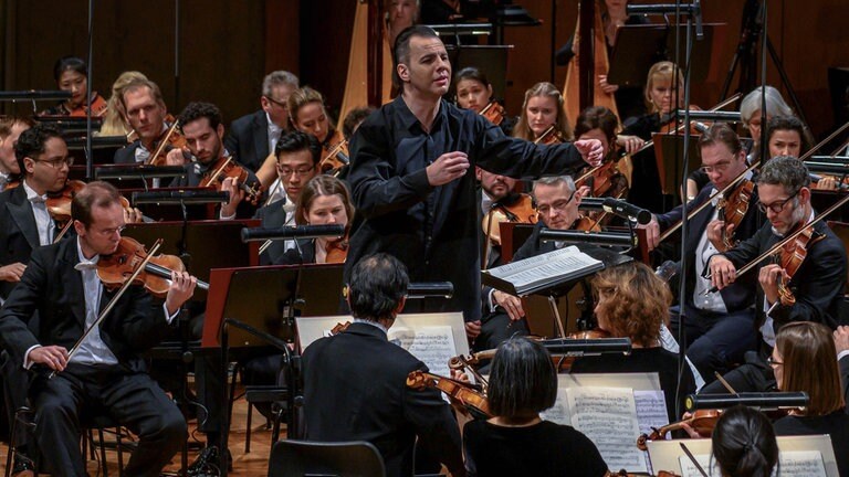 Teodor Currentzis dirigiert das SWR Symphonieorchester (Foto: SWR, wpsteinheisser)