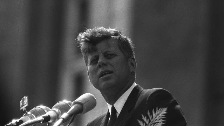 John F. Kennedy 1963 in Berlin "Ich bin einer Berliner" (Foto: IMAGO, imago stock&people)