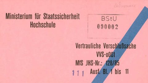 Stasi-Akte: Vertrauliche Verschlußsache: Fachschulfernstudium – politisch-operative Fachrichtungen – für Angehörige in operativen Dienststellungen (Foto: Maximilian Schönherr)