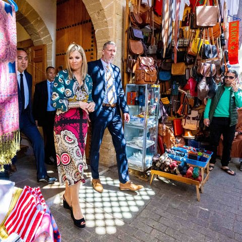 Königin Máxima besucht einen Markt in Rabat (Foto: IMAGO, PPE)