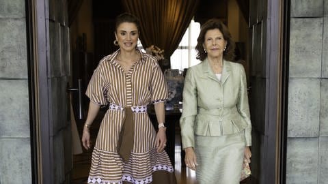 Königin Rania von Jordanien und Königin Silvia von Schweden in Amman. (Foto: picture-alliance / Reportdienste,  Royal Press Europe | Royal Hashemite Court)