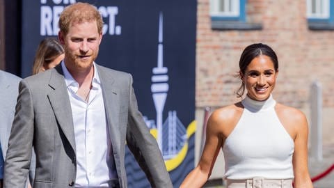 Harry und Meghan bei ihrem Besuch in Düsseldorf 2022. (Foto: picture-alliance / Reportdienste, dpa | Rolf Vennenbernd)