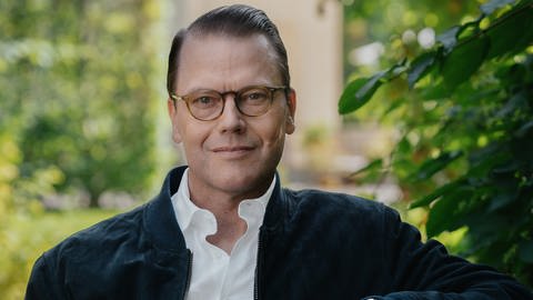 Portrait von Prinz Daniel von Schweden anlässlich seines 50. Geburtstags (Foto: Pressestelle, Clément Morin/The Royal Court of Sweden) Portrait von Prinz Daniel von Schweden anlässlich seines 50. Geburtstags