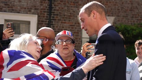 Prinz William, Prince of Wales, eröffnet im nordenglischen Newcastle upon Tyne eine Wohltätigkeitszentrum. Dort soll künftig Menschen geholfen werden, die suizidgefährdet sind.  (Foto: picture-alliance / Reportdienste, picture alliance / Photoshot)