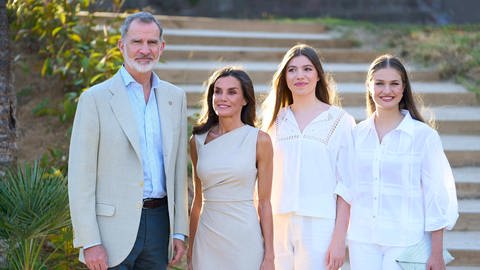 König Felipe, Königin Letizia of Spain, Prinzessin Sofia und Kronprinzessin Leonor (Foto: picture-alliance / Reportdienste, picture alliance / PPE | PPE) König Felipe, Königin Letizia of Spain, Prinzessin Sofia und Kronprinzessin Leonor