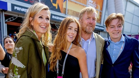 Königin Máxima und König Willem-Alexander der Niederlande und ihre Tochter beim F1 Grand Prix der Niederlande. (Foto: picture-alliance / Reportdienste, picture alliance / Royal Press Europe | Albert Nieboer) Königin Máxima und König Willem-Alexander der Niederlande und ihre Tochter beim F1 Grand Prix der Niederlande.