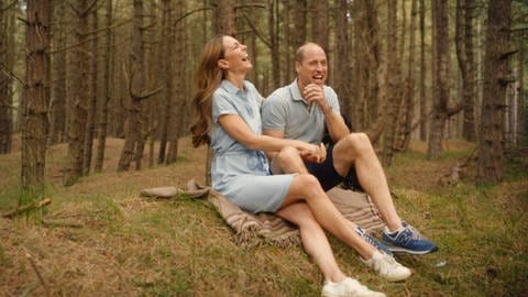 Dieses vom Kensington-Palast zur Verfügung gestellte Foto zeigt Kate (l), Prinzessin von Wales, und William, Prinz von Wales. Die Prinzessin von Wales teilte mit, dass sie ihre Chemotherapie abgeschlossen hat. (Foto: dpa Bildfunk, picture alliance/dpa/PA Wire | Will Warr/Kensington Palace) Dieses vom Kensington-Palast zur Verfügung gestellte Foto zeigt Kate (l), Prinzessin von Wales, und William, Prinz von Wales. Die Prinzessin von Wales teilte mit, dass sie ihre Chemotherapie abgeschlossen hat.