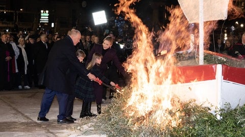 Fürst Albert II. von Monaco, Fürstin Charlene von Monaco, Fürst Jacques von Monaco und Fürstin Gabriella von Monaco nehmen an der Zeremonie der Sainte Devote teil. Sainte Devote ist die Schutzpatronin des Fürstentums Monaco und der französischen Mittelmeerinsel Korsika. (Foto: picture-alliance / Reportdienste, picture alliance / SIPA | POOL MONACO) Fürst Albert II. von Monaco, Fürstin Charlene von Monaco, Fürst Jacques von Monaco und Fürstin Gabriella von Monaco nehmen an der Zeremonie der Sainte Devote teil. Sainte Devote ist die Schutzpatronin des Fürstentums Monaco und der französischen Mittelmeerinsel Korsika.