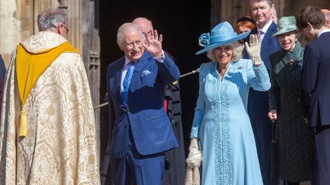 König Charles und Königin Camilla kommen zum Ostergottesdienst in der St. George’s Chapel in Windsor Castle an. (Foto: picture-alliance / Reportdienste, picture alliance / ZUMAPRESS.com | Tayfun Salci) König Charles und Königin Camilla kommen zum Ostergottesdienst in der St. George’s Chapel in Windsor Castle an.