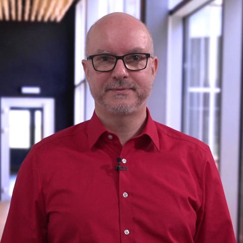Andreas Reinhardt ist der SWR-IT-Experte und kennt sich aus, wenn es um Software, Computer oder andere technische Rafinessen geht.