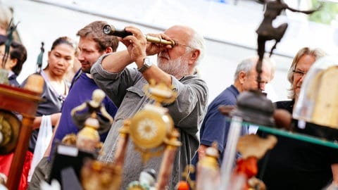Für Freunde von Raritäten, Kuriositräten und Schnäppchen ist ein Flohmarkt ein wahres Paradies. (Foto: dpa Bildfunk, picture alliance / Geisler-Fotopress) Für Freunde von Raritäten, Kuriositräten und Schnäppchen ist ein Flohmarkt ein wahres Paradies.