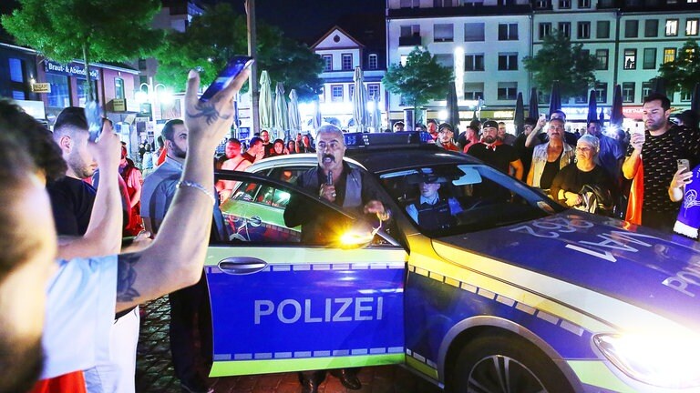 Auseinandersetzungen in Mannheim nach Türkei-Wahl (Foto: dpa Bildfunk, Dieter Leder)
