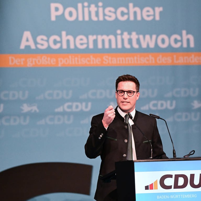 Manuel Hagel, Landesvorsitzender der CDU Baden-Württemberg, spricht in der Alten Kelter in Fellbach beim Politischen Aschermittwoch der CDU Baden-Württemberg.