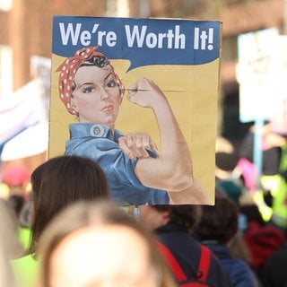 Demonstration für mehr Lohngerechtigkeit und bessere Arbeitsbedingungen in den sozialen (Frauen-) Berufen im öffentlichen Dienst
