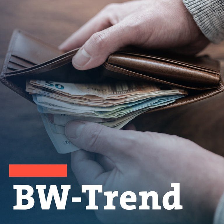 Symbolbild zur wirtschaftlichen Lage im Land, Geldbörse mit Geldscheinen vor Schriftzug BW-Trend, der landespolitischen Umfrage für baden-Württemberg (Foto: Getty Images, Getty Images)