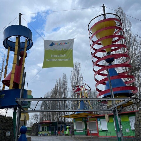 Der Eingangsbereich des Ravensburger Spielelands in Meckenbeuren (Foto: SWR, Miriam Plappert)