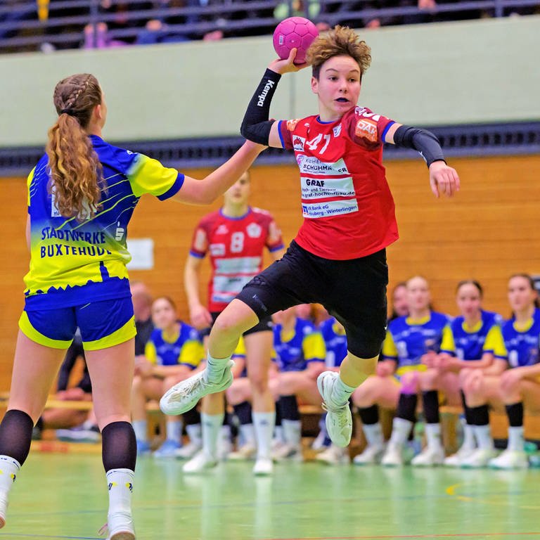 Handballerinnen in Aktion (Archiv)