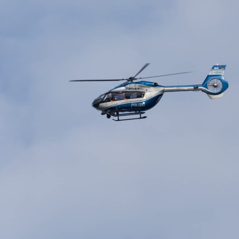 Ein Hubschrauber der Polizei im Flug