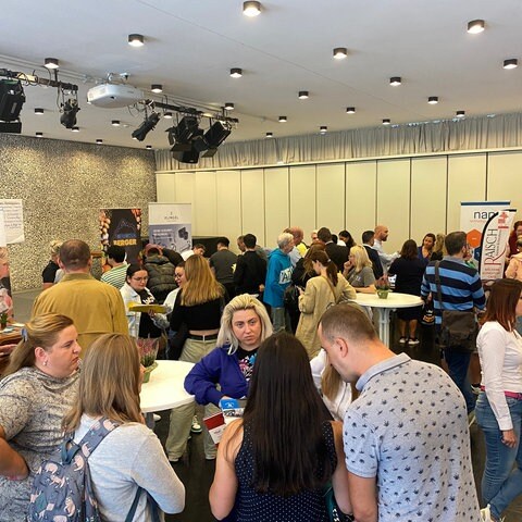 Bei der Messe der Arbeitgeber in Pforzheim war viel los. Auch Mitarbeitende, die beim Versandhaus Klingel vor dem Aus stehen, waren vor Ort. (Foto: SWR)