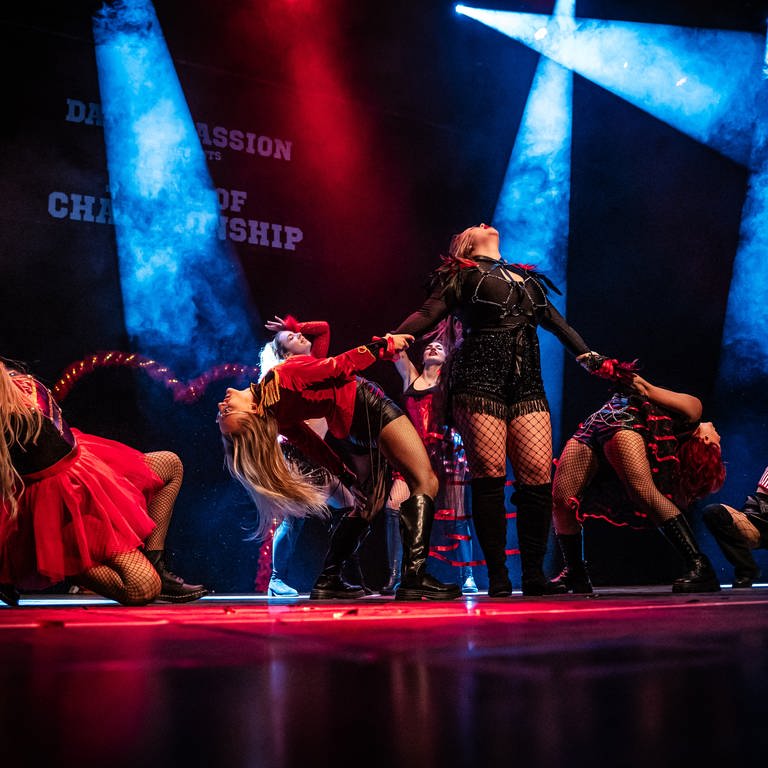 Die Bronx Sistas bei ihrem 20. Jubiläum auf der Bühne in Rastatt. In Ihrer Tanzschule Dance Passion geben sie ihr Wissen an die Jugend weiter.