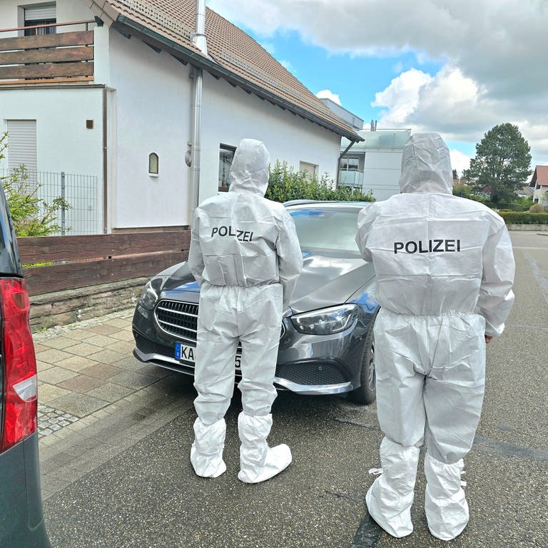 In Waldbronn (Kreis Karlsruhe) ist am Samstagmittag eine 69-Jährige tot in ihrer Wohnung gefunden worden. Die Polizei geht nach derzeitigem Stand von einem Verbrechen aus.  (Foto: Thomas Riedel)