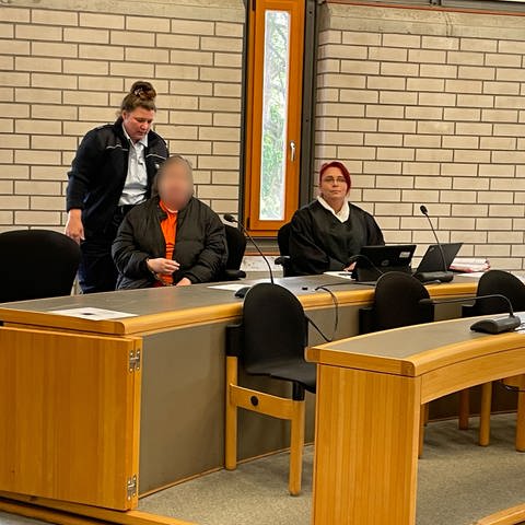 Wegen des Vorwurfs des Mordes an ihrem Ehemann steht eine 56-jährige Frau zum zweiten Mal in Baden-Baden vor Gericht.