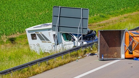 Ein verunglücktes Wohnmobil