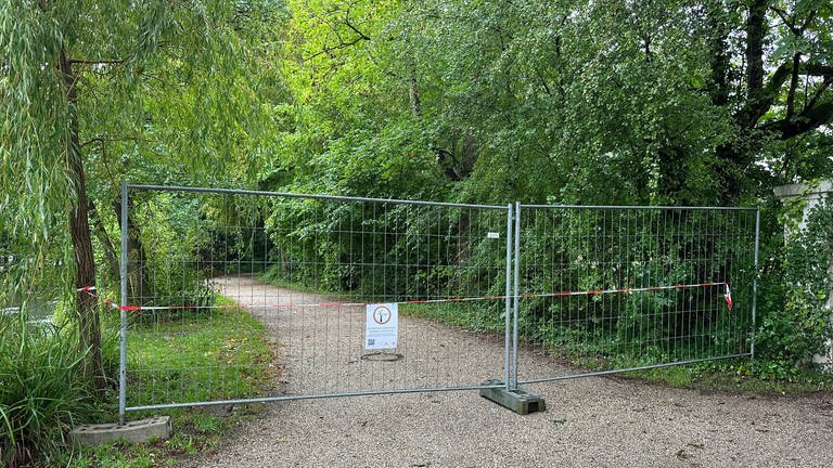 Schwetzinger Schlossgarten teilweise gesperrt wegen Astbruch Gefahr