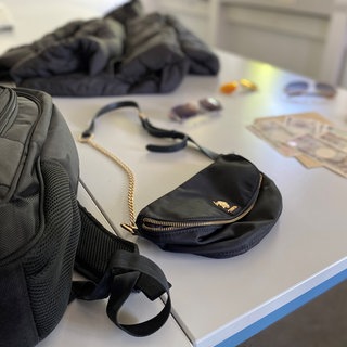 Diese Gegenstände stellten Heidelberger Beamte bei Durchsuchungen von Taschendieben sicher. 