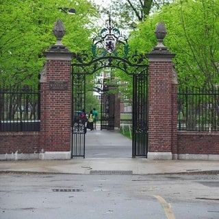Ein Gebäude auf dem Harvard-Campus in Cambridge, Massachusetts in den USA