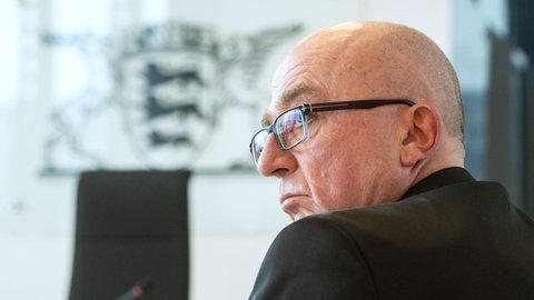 Der ehemalige baden-württembergische Landesvorsitzende von Bündnis 90Die Grünen, Andreas Braun, sitzt in einem Gerichtssaal.  (Foto: dpa Bildfunk, picture alliance/dpa | Marijan Murat)