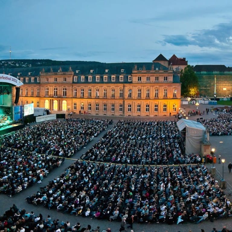 Luftaufnahme vom Stuttgarter Schlossplatz während des Sommerfestivals des SWR (Foto: SWR)