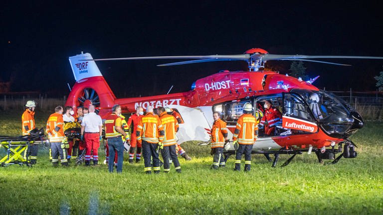 Ein Rettungshubschrauber musste einen Schwerverletzten nach einer Ethanol-Verpuffung in Korntal-Münchingen in eine Klinik fliegen. (Foto: 7aktuell.de | Simon Adomat)