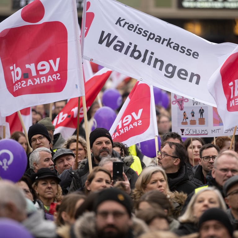 Demonstranten auf dem Stuttgarter Marktplatz