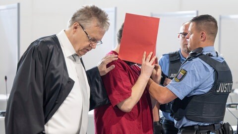 Die Staatsanwaltschaft wirft dem zum Tatzeitpunkt 30-jährigen Angeklagten Jan P. vor, die 14 Jahre alte Schülerin Ayleen im Juli 2022 umgebracht zu haben. (Foto: dpa Bildfunk, Picture Alliance)