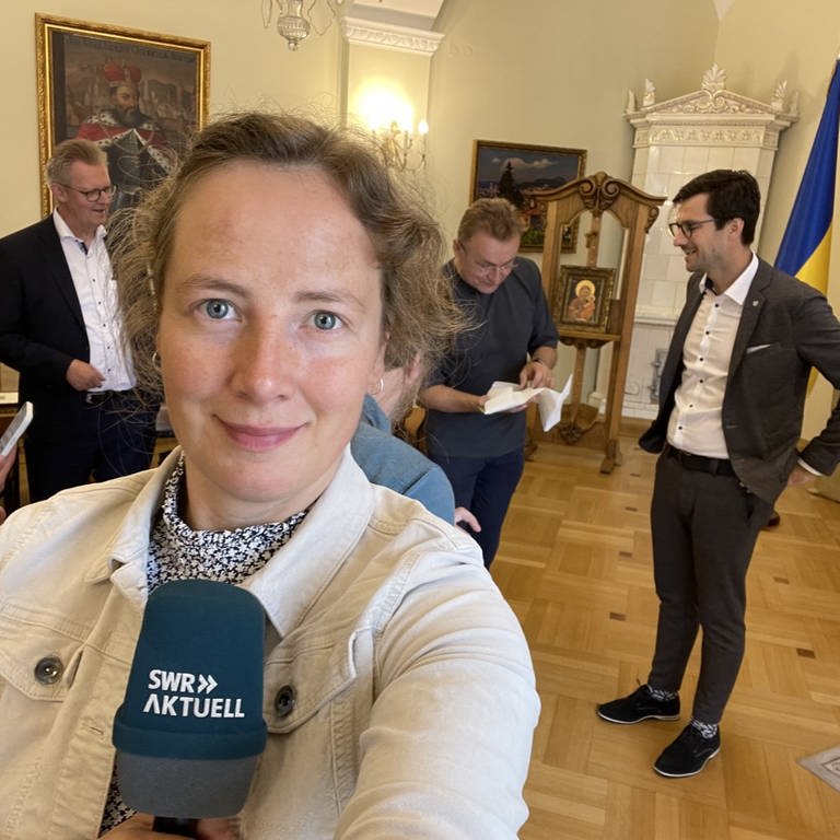 SWR-Reporterin Anita Westrup berichtet aus Freiburgs Partnerstadt Lwiw in der Ukraine. Anlass ist eine Reise einer kleinen Delegation rund um Oberbürgermeister Martin Horn