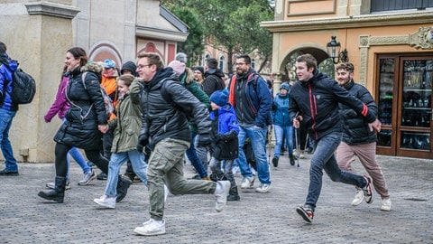 Der Besucher-Ansturm beim Pre-Opening des Europa-Parks, eine Woche vor der offiziellen Saisoneröffnung. Der Freizeitpark in Rust feiert dieses Jahr sein 50-jähriges Bestehen. (Foto: dpa Bildfunk, picture alliance/dpa | Jason Tschepljakow) Der Besucher-Ansturm beim Pre-Opening des Europa-Parks, eine Woche vor der offiziellen Saisoneröffnung. Der Freizeitpark in Rust feiert dieses Jahr sein 50-jähriges Bestehen.