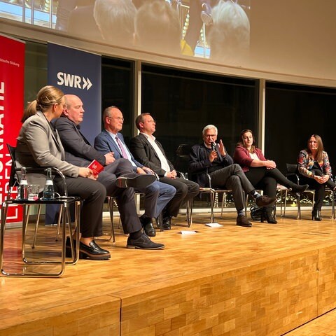 Podium OB-Wahl Ulm (Foto: SWR)