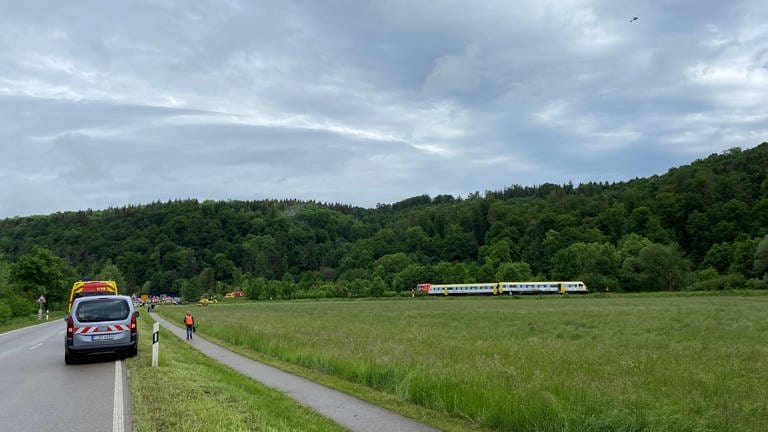 Bei einem Zugunfall in Blaustein hat es am Dienstagmorgen mehrere Verletzte gegeben. (Foto: SWR, Kristina Priebe)