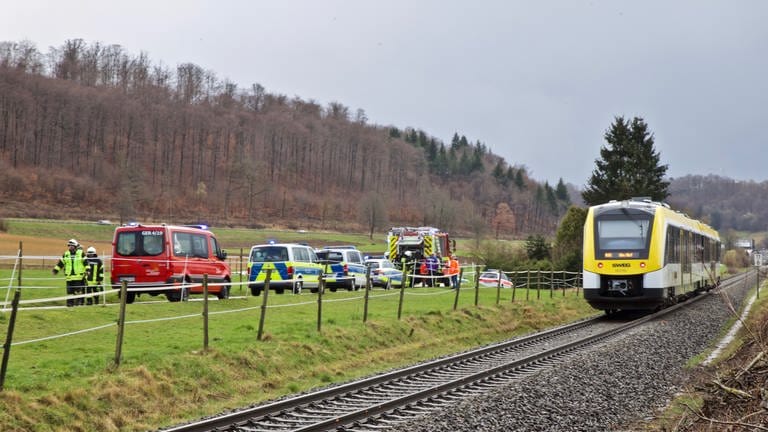 Bei Königsbronn hat am Sonntag eine Regionalbahn einen Mann mit Fahrrad erfasst. Der Mann kam bei dem Unfall ums Leben. (Foto: onw-images/Dennis Straub)