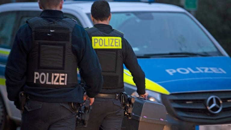 Nächtlicher Polizeieinsatz: Nach einem Raubüberfall im Drogenmilieu am Dienstagabend in der Ulmer Innenstadt hat die Polizei drei Männer festgenommen (Symbolbild).