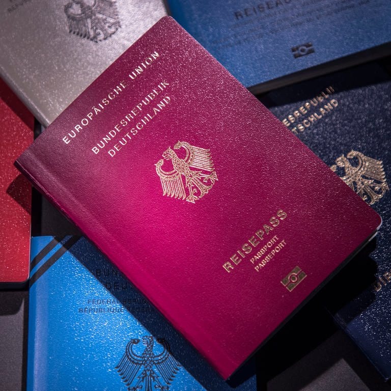 Rheinland-Pfälzer die alsbald einen Urlaub planen und dafür einen Reisepass benötigen, sollten sich rechtzeitig um einen Termin beim Amt kümmern. Denn nach Angaben des Bundesinnenministeriums ist das Aufkommen an Reisepass-Anträgen derzeit enorm hoch.