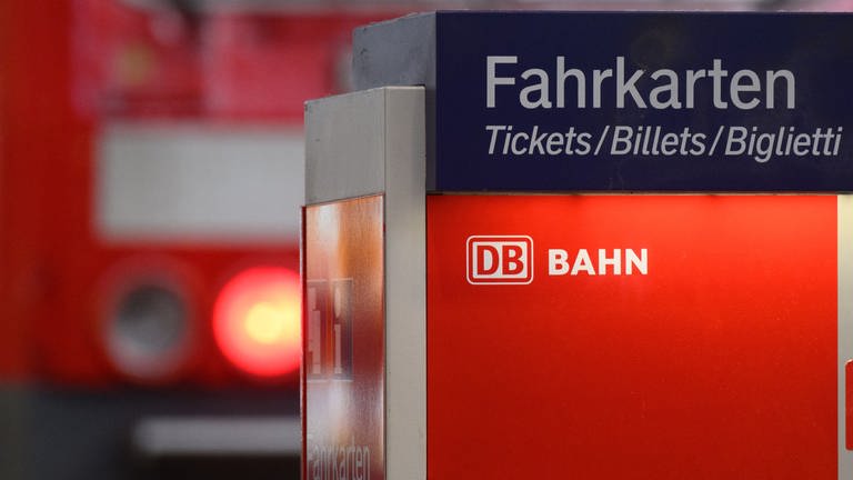 Das 9-Euro-Ticket gibt es nicht mehr. Ab 1. September wird Bus und Bahnfahren wieder teurer und umständlicher.