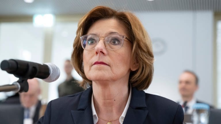 Ministerpräsidentin Malu Dreyer (SPD) vor dem Untersuchungsausschuss zur Flutkatastrophe im Ahrtal